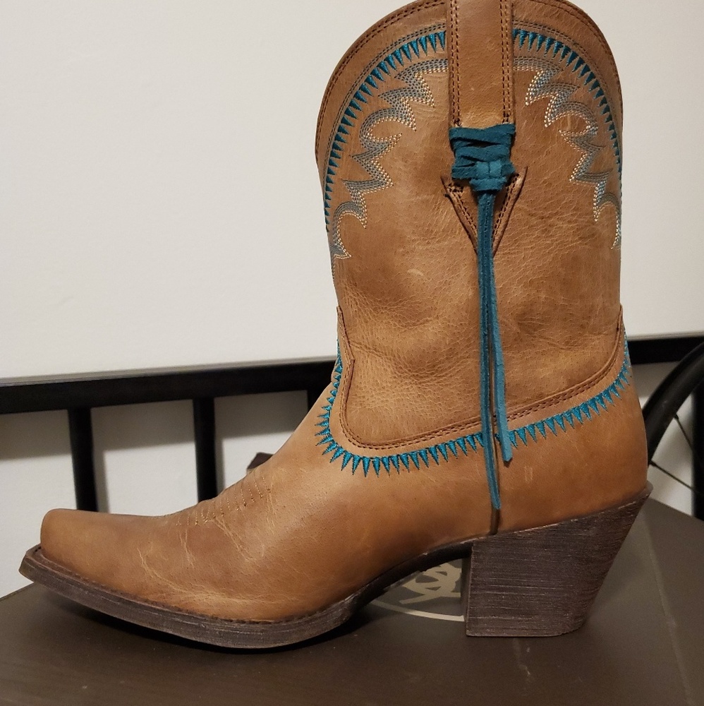 Ariat round up Aztec desert sand